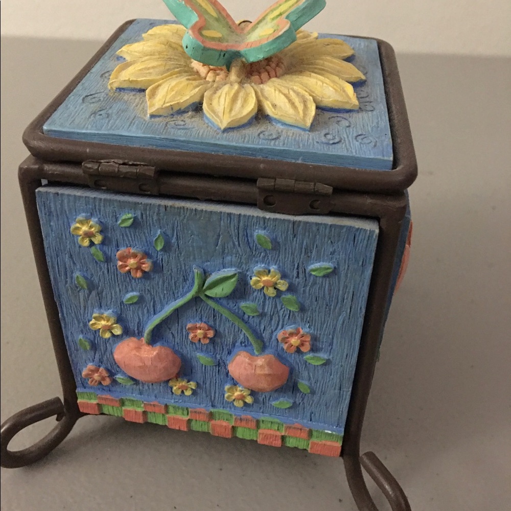 RUSS TRINKET FLOWER BOX - Picture 3 of 6
